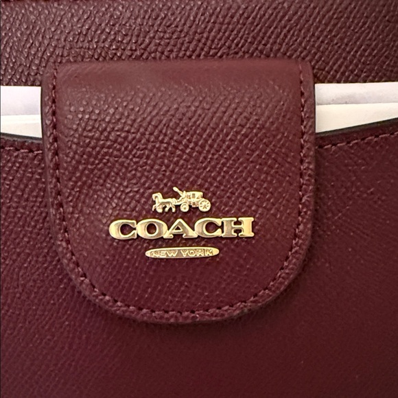 ♥️ Coach NWT Dark Wine Poppy Crossbody Bag with Gold chain Strap and Hardware - Picture 6 of 6